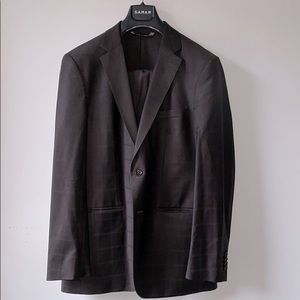 SARAR suit 40R 32W dark brown plaid pattern.